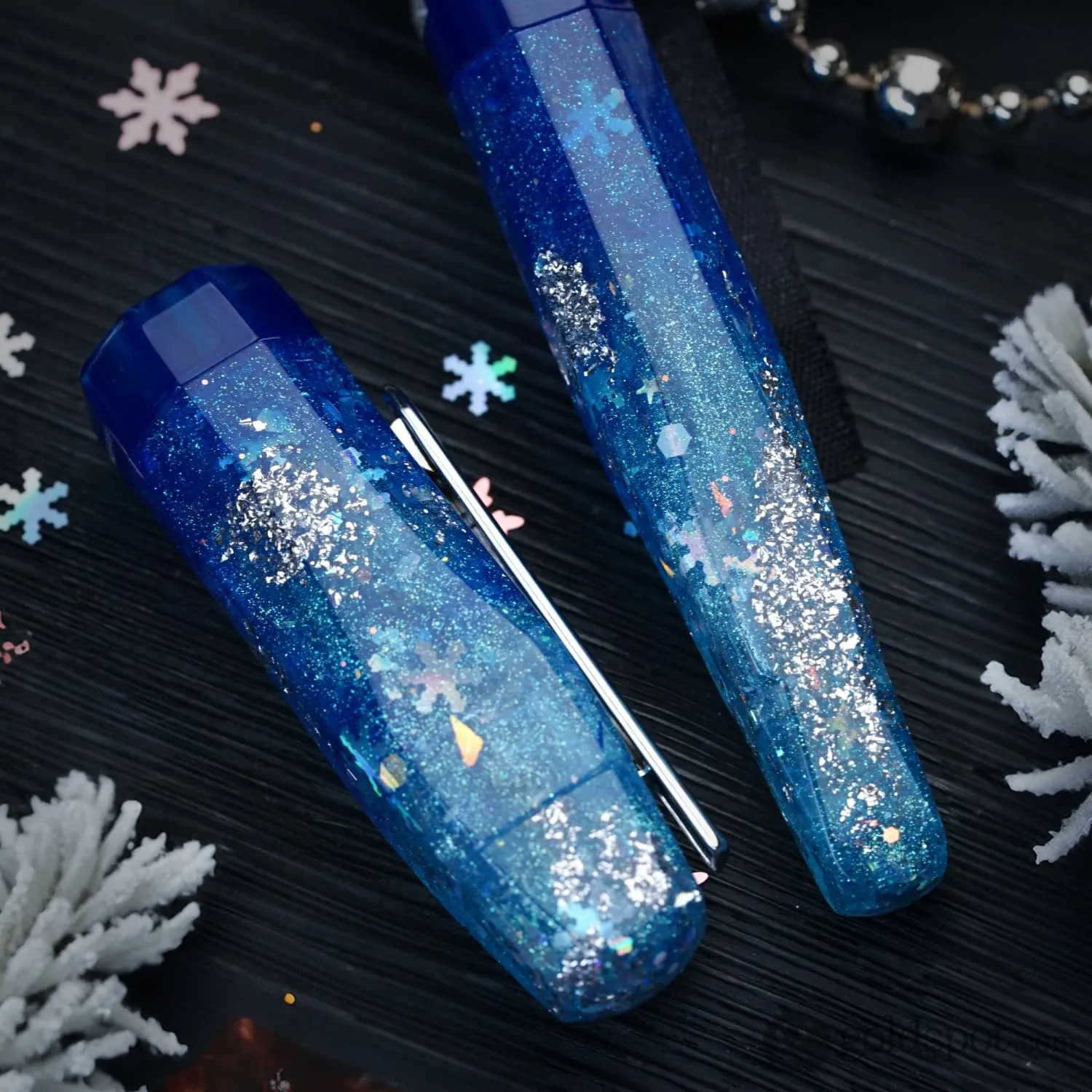 Benu AstroGem Fountain Pen in Christmas  - Limited Edition