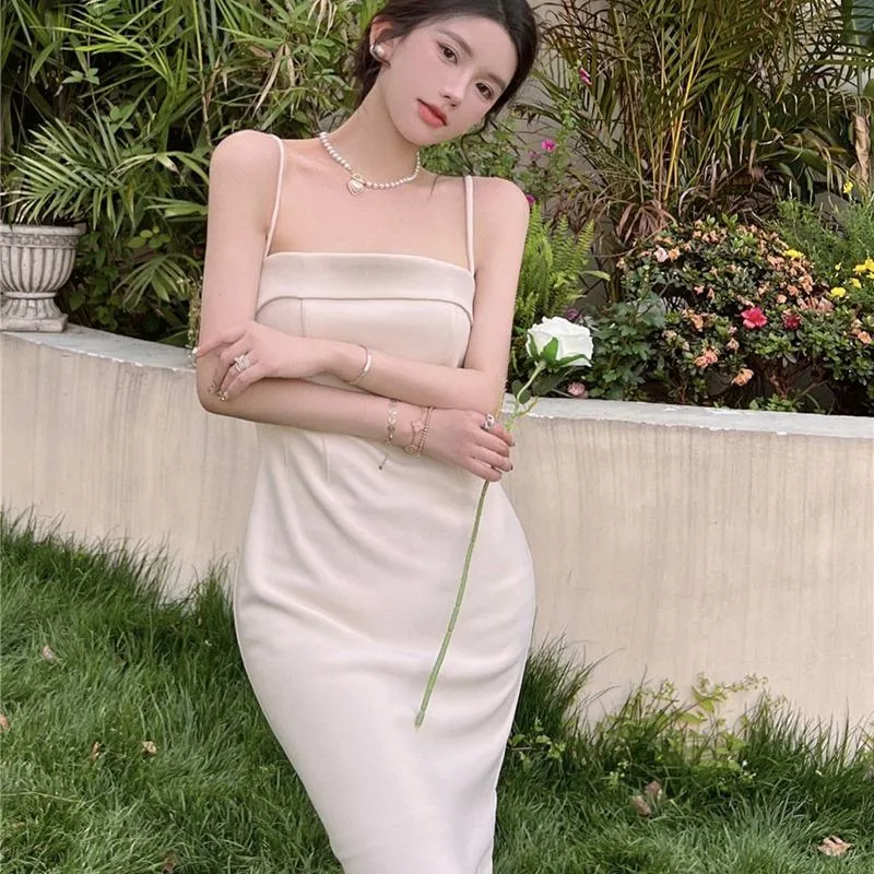 Cinched Waist Hip-Hugging Slimming Retro Sleeveless High-Waisted One-Shoulder Dress
