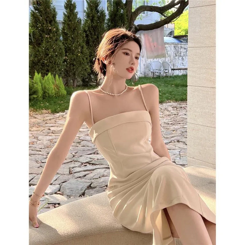 Cinched Waist Hip-Hugging Slimming Retro Sleeveless High-Waisted One-Shoulder Dress