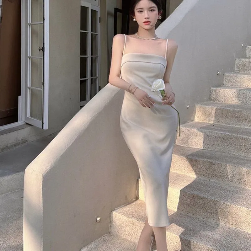 Cinched Waist Hip-Hugging Slimming Retro Sleeveless High-Waisted One-Shoulder Dress