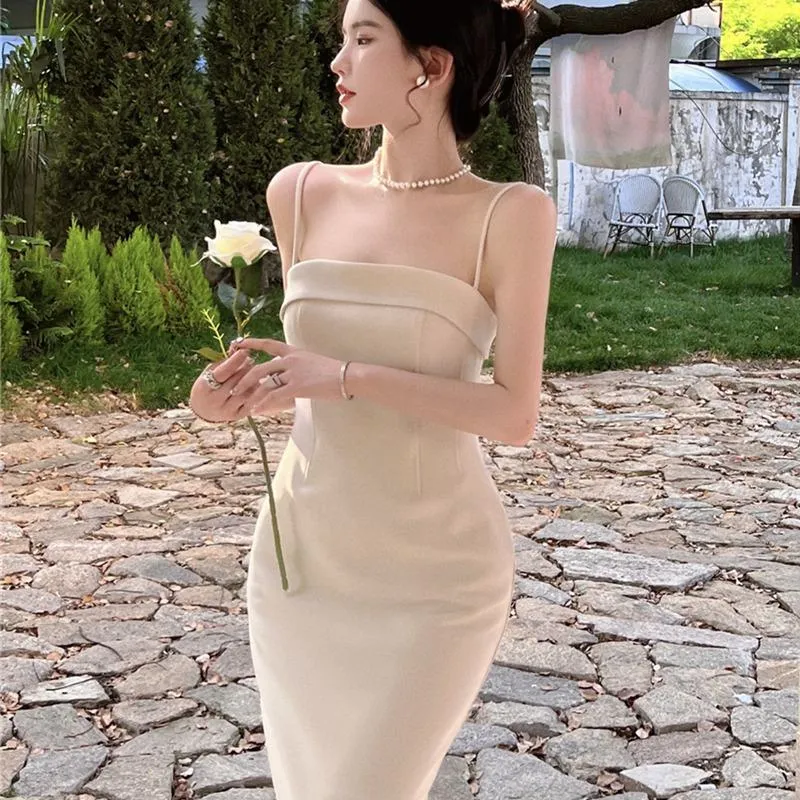 Cinched Waist Hip-Hugging Slimming Retro Sleeveless High-Waisted One-Shoulder Dress