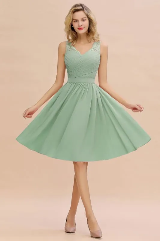 Elegant Ruffle Chiffon Short Bridesmaid Dress Sleeveless V-Neck Aline Knee Length Homecoming Dress