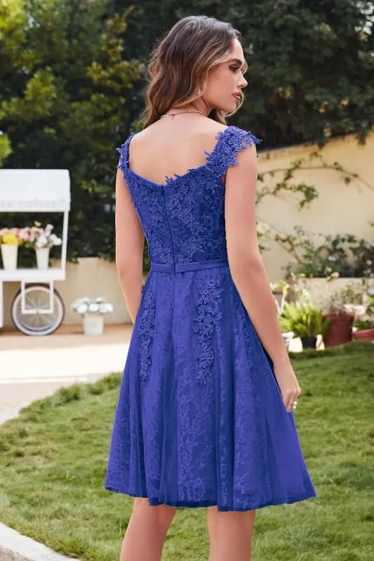 Elegant Scoop Neck Tulle Lace Short Homecoming Dress Sleeveless Appliques Mini Party Dress