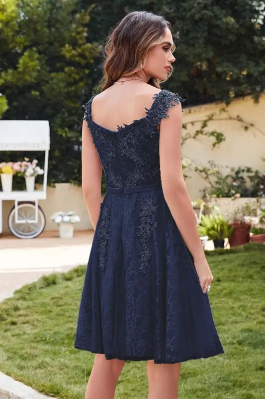 Elegant Scoop Neck Tulle Lace Short Homecoming Dress Sleeveless Appliques Mini Party Dress