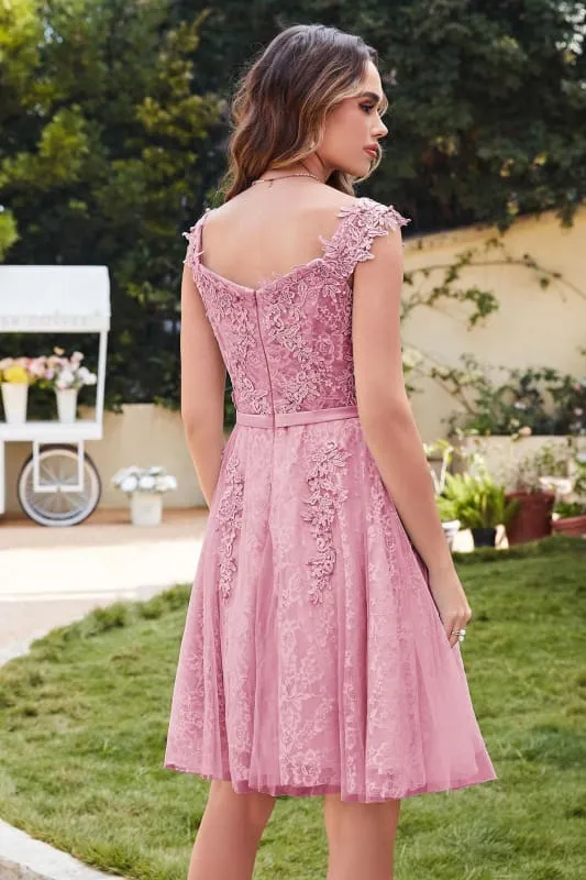 Elegant Scoop Neck Tulle Lace Short Homecoming Dress Sleeveless Appliques Mini Party Dress