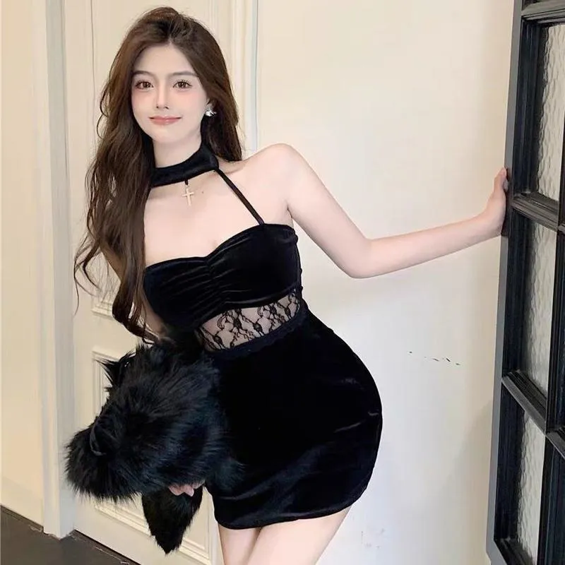 Hip-Hugging Patchwork Lace Black Velvet Halter Dress
