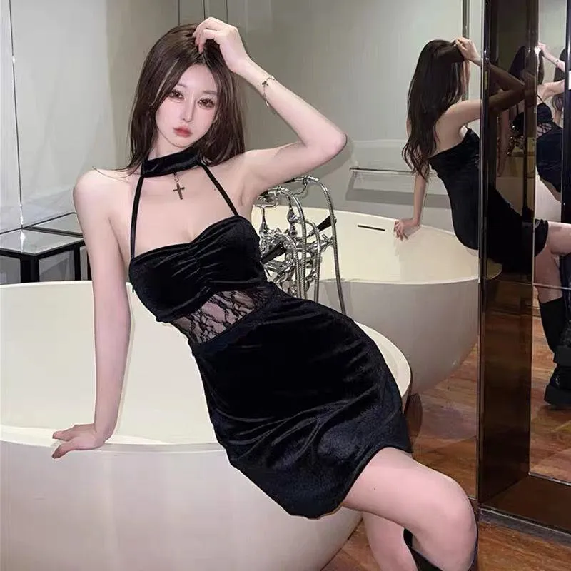 Hip-Hugging Patchwork Lace Black Velvet Halter Dress