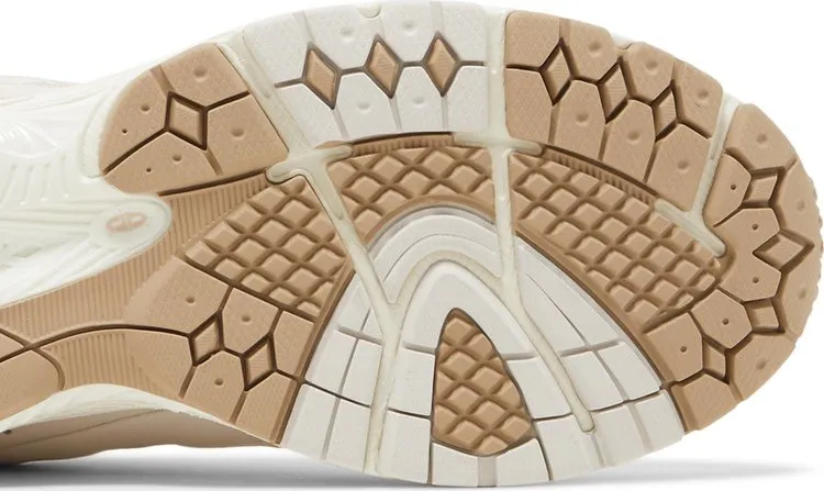 New Balance 2002R 'Linen Fog' sneakers, cream