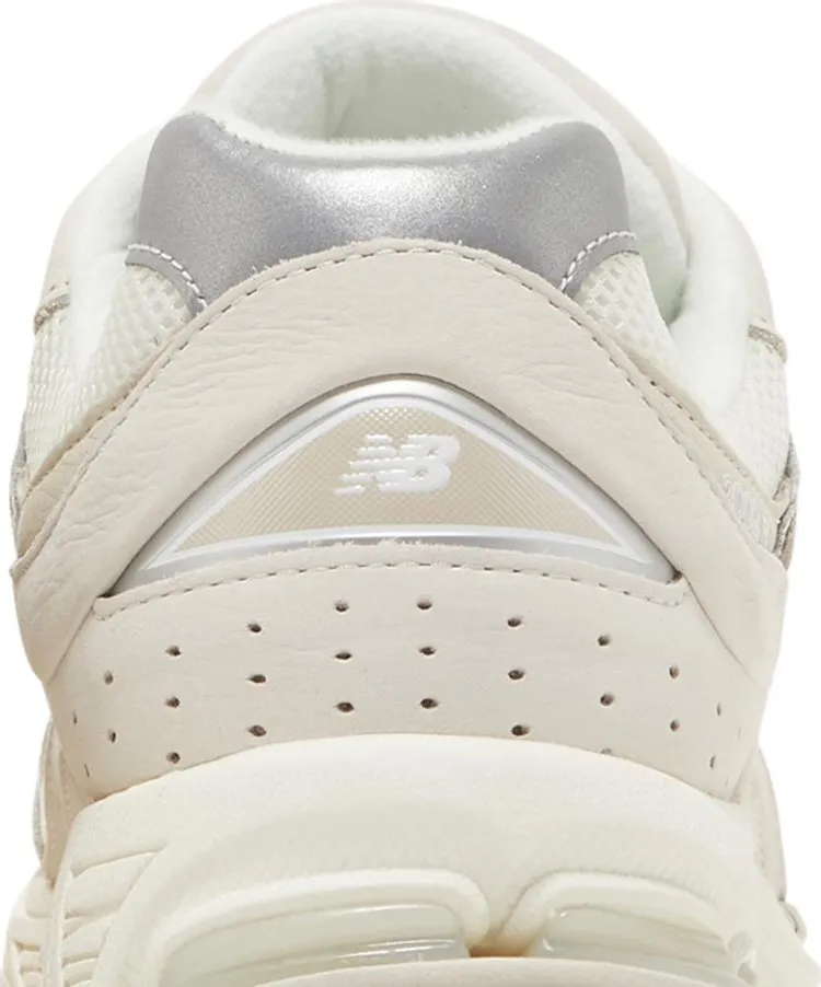 New Balance 2002R 'Linen Fog' sneakers, cream