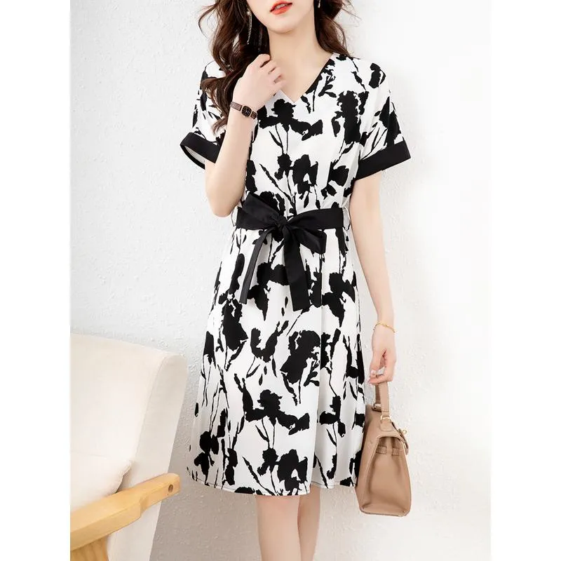 V-Neck Print Black And White Chic Dress